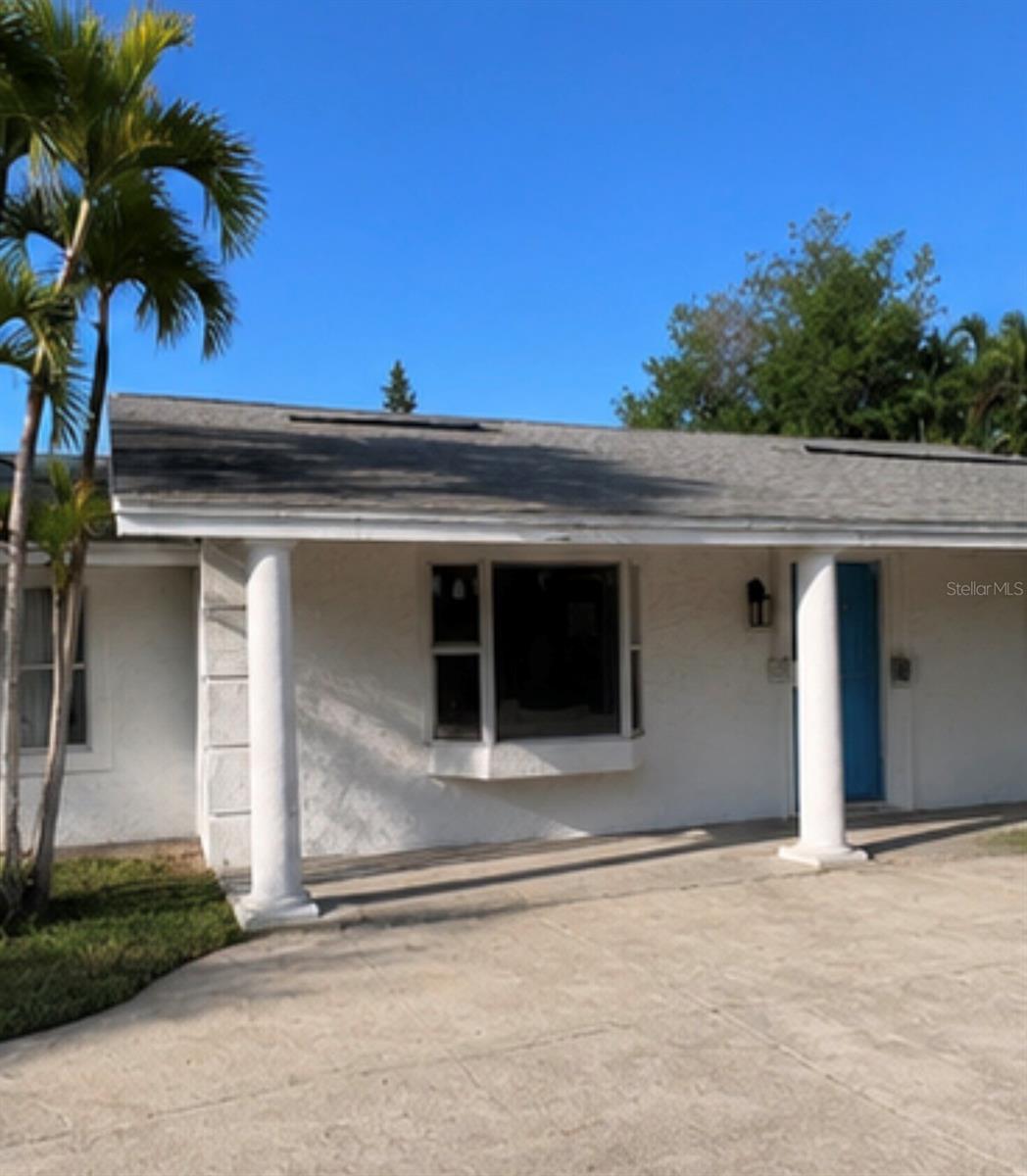 749 SIESTA DRIVE