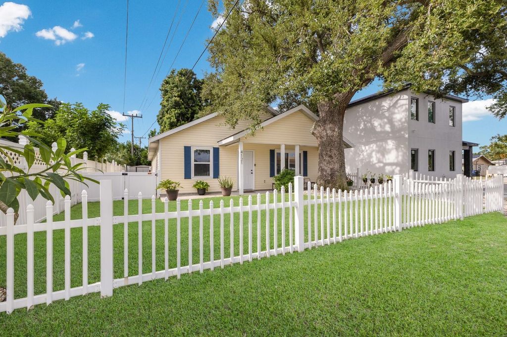Photo of 4121 9th Avenue W, Bradenton, FL 34205 (MLS # A4665072)