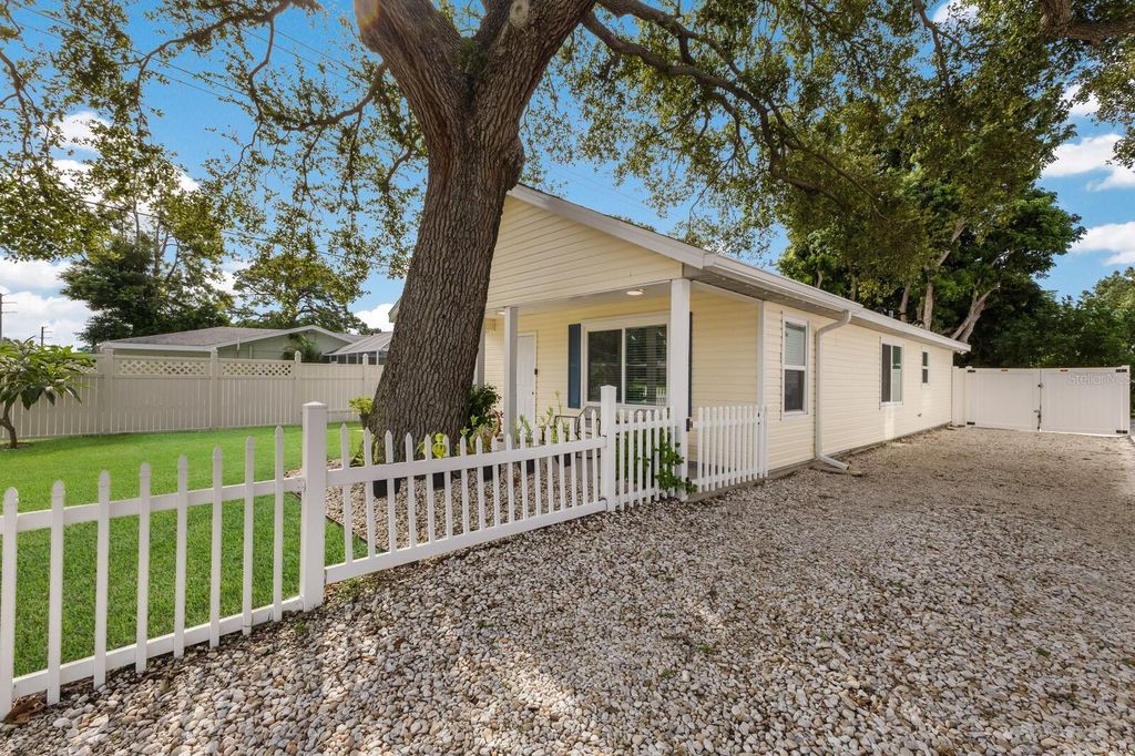 Photo of 4121 9th Avenue W, Bradenton, FL 34205 (MLS # A4665072)
