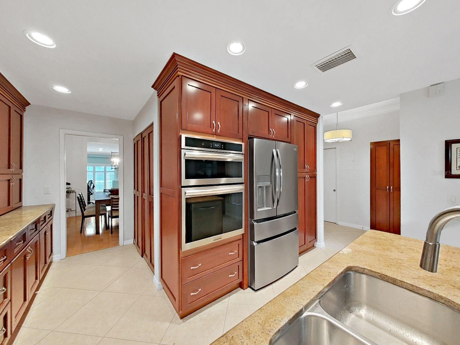 LANDMARK OAKS CONDO - Residential