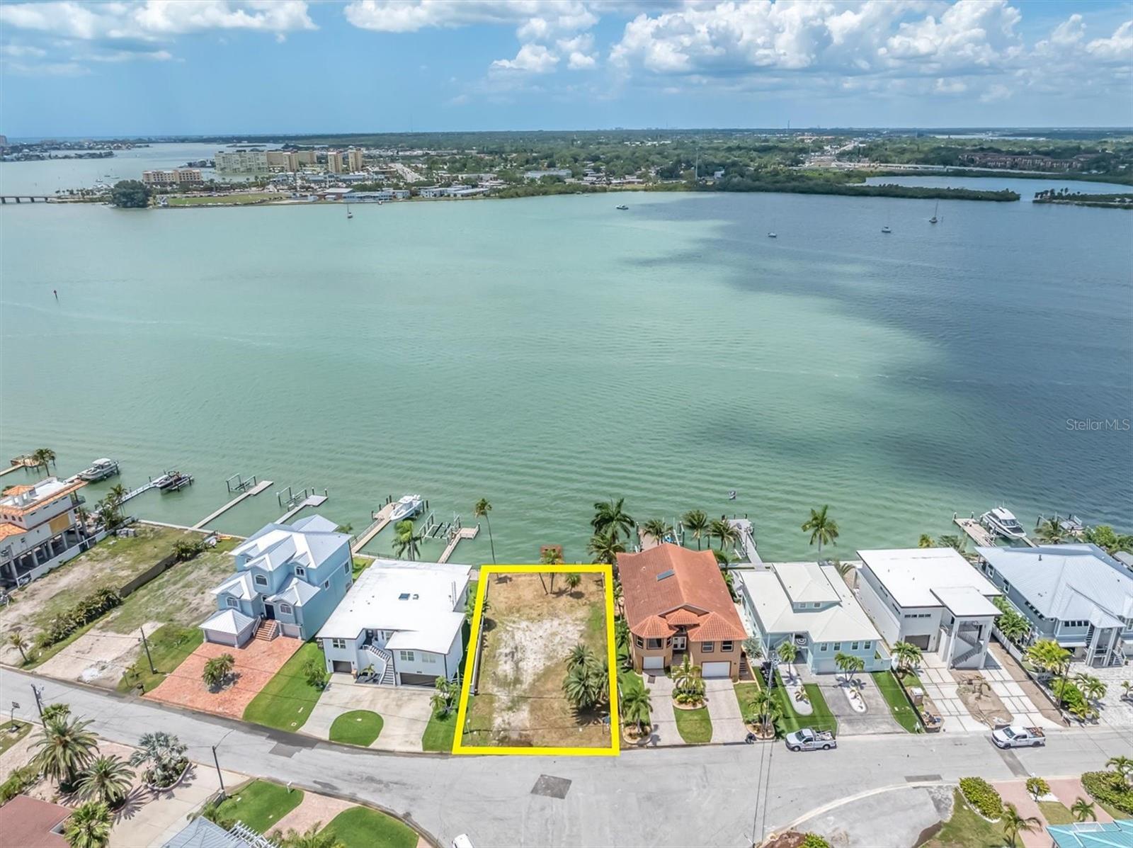 852 BAY POINT DRIVE