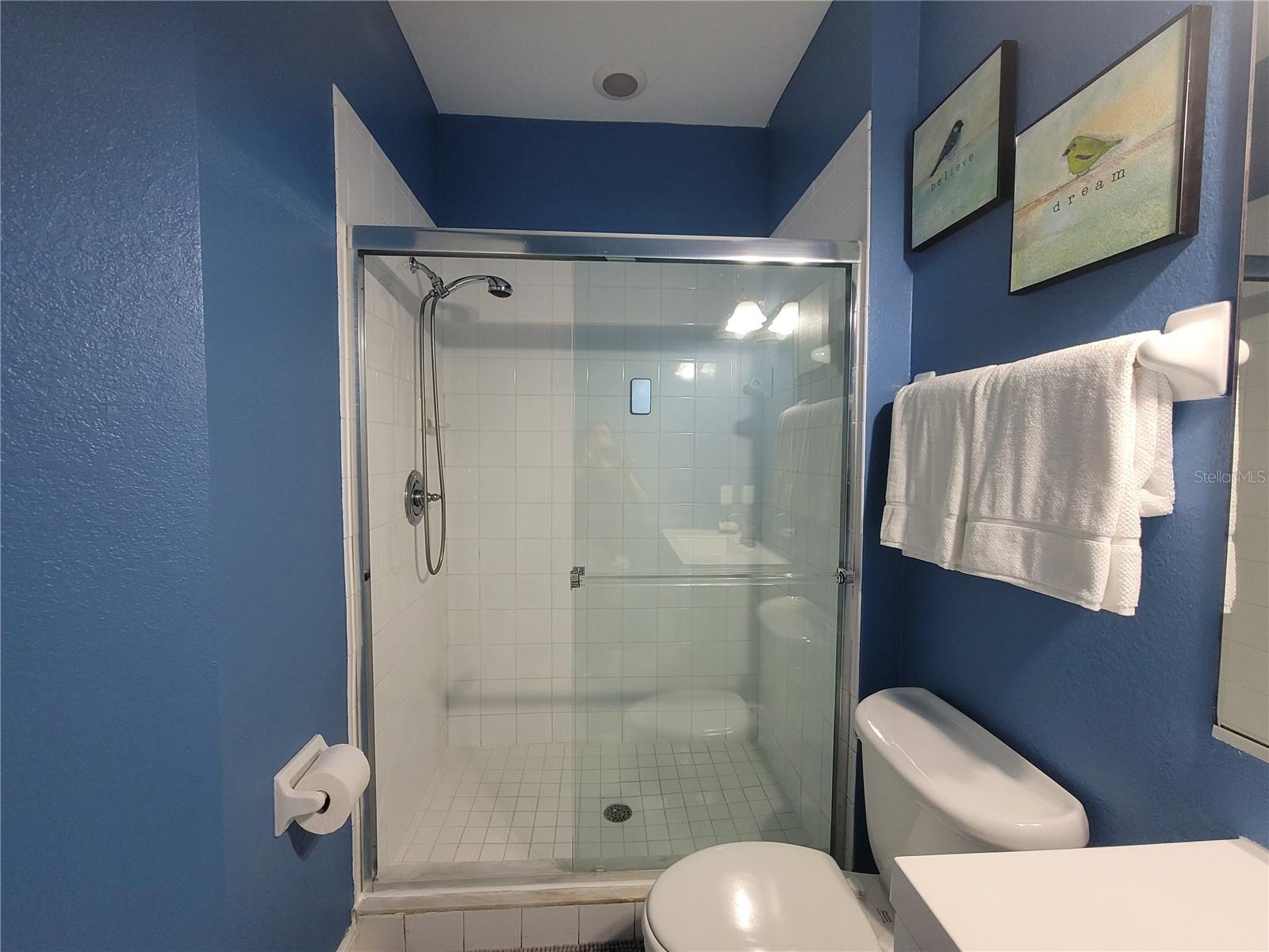 ACADEMY PARK PH II & III - Residential Lease