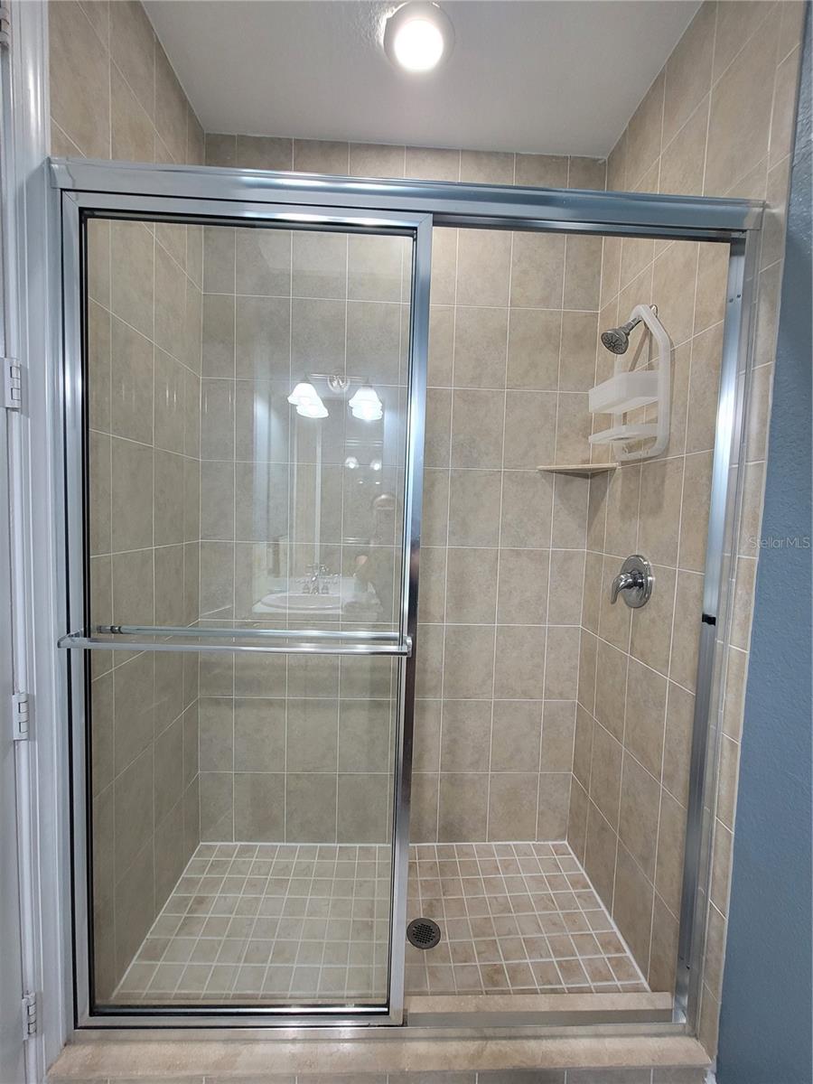 ACADEMY PARK PH II & III - Residential Lease