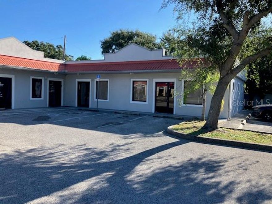 South Tampa – Dale Mabry frontage – lighted signage – retail – showroom – mostly open space – onsite, paved parking.
Available 10/1/25, space divisible to 757 sf or 1005 sf.