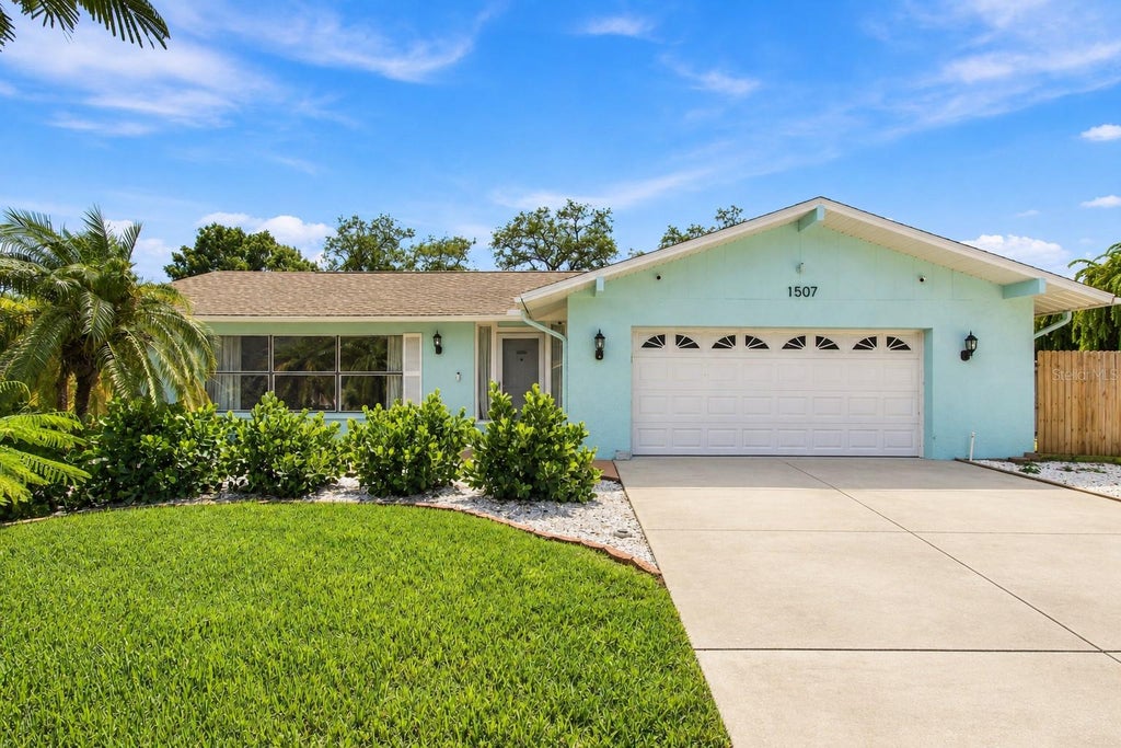 Photo of 1507 Poinsettia Avenue, Tarpon Springs, FL 34689 (MLS # W7889510)