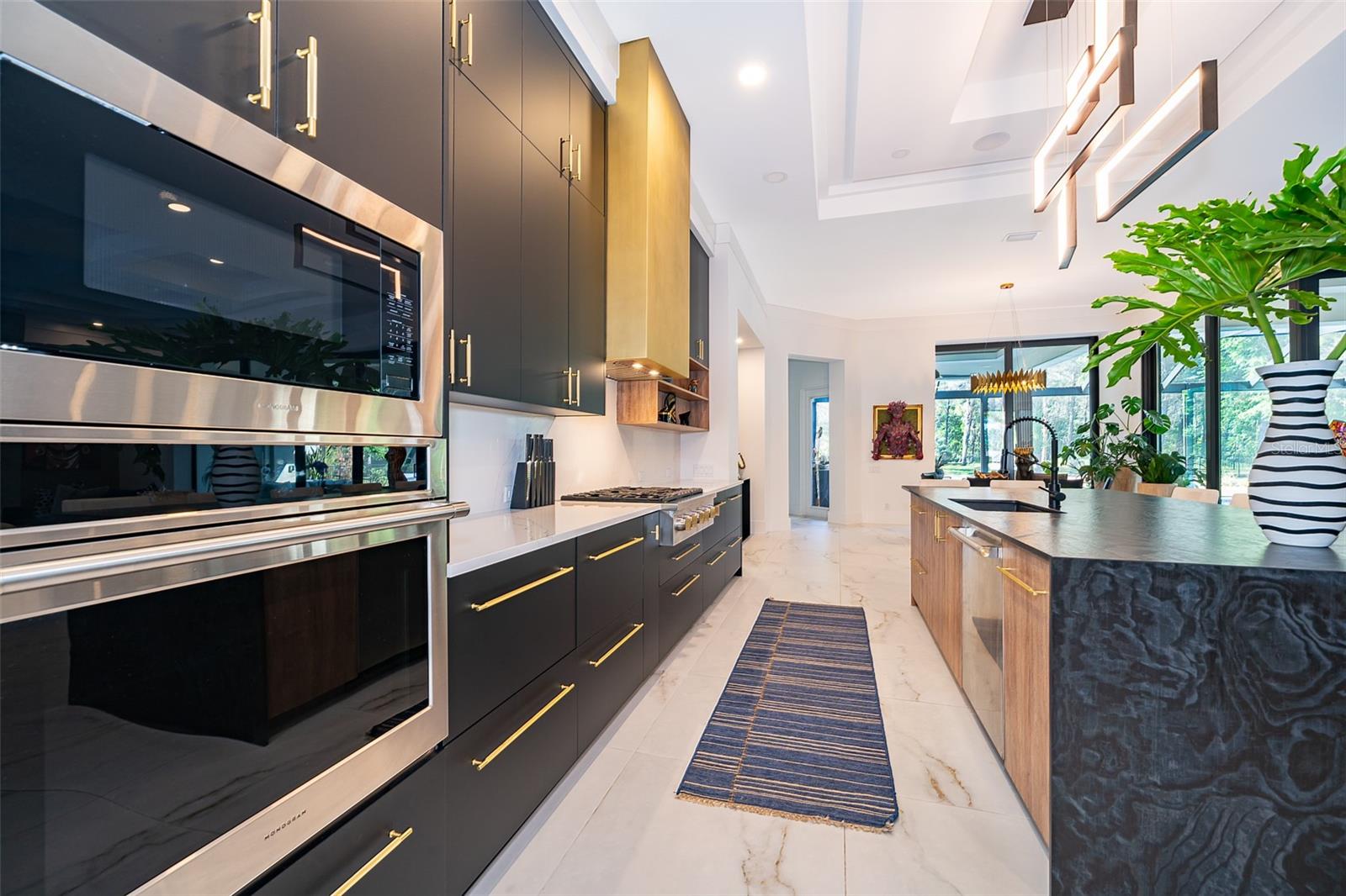 BELLA COLLINA SUB - Residential Lease