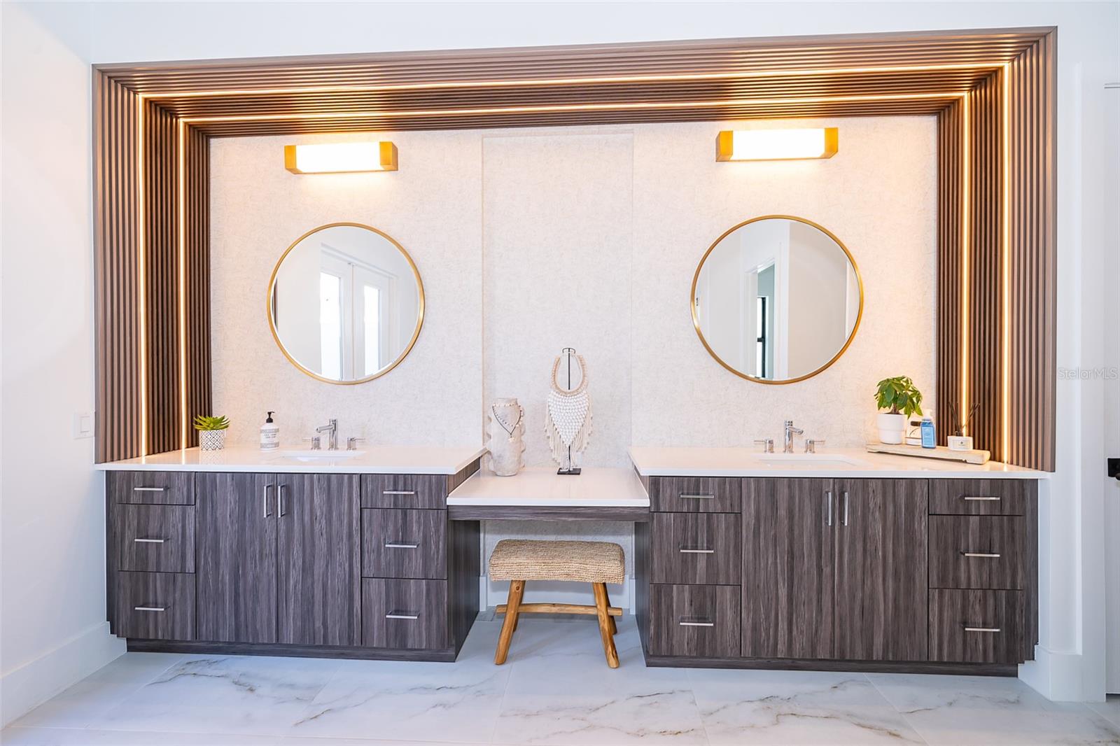 BELLA COLLINA SUB - Residential Lease