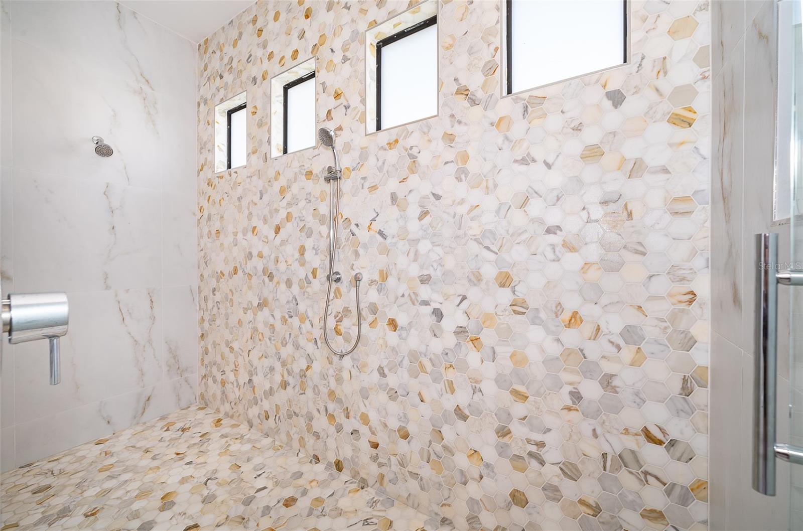 BELLA COLLINA SUB - Residential Lease