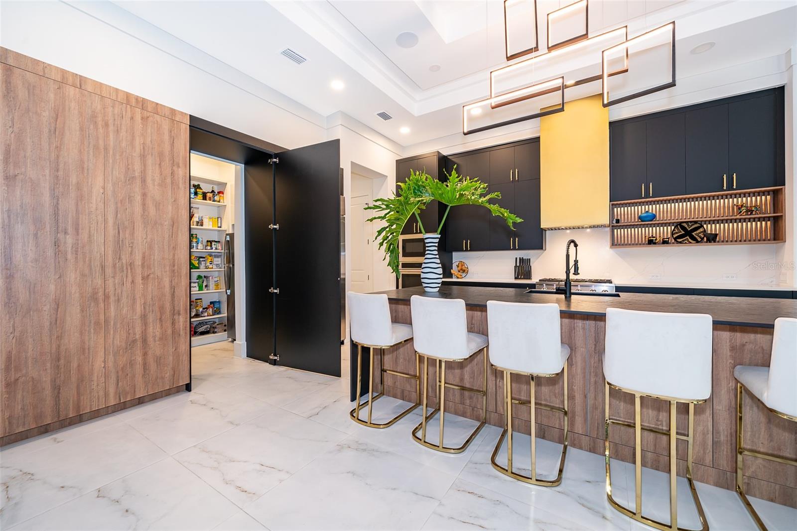 BELLA COLLINA SUB - Residential Lease