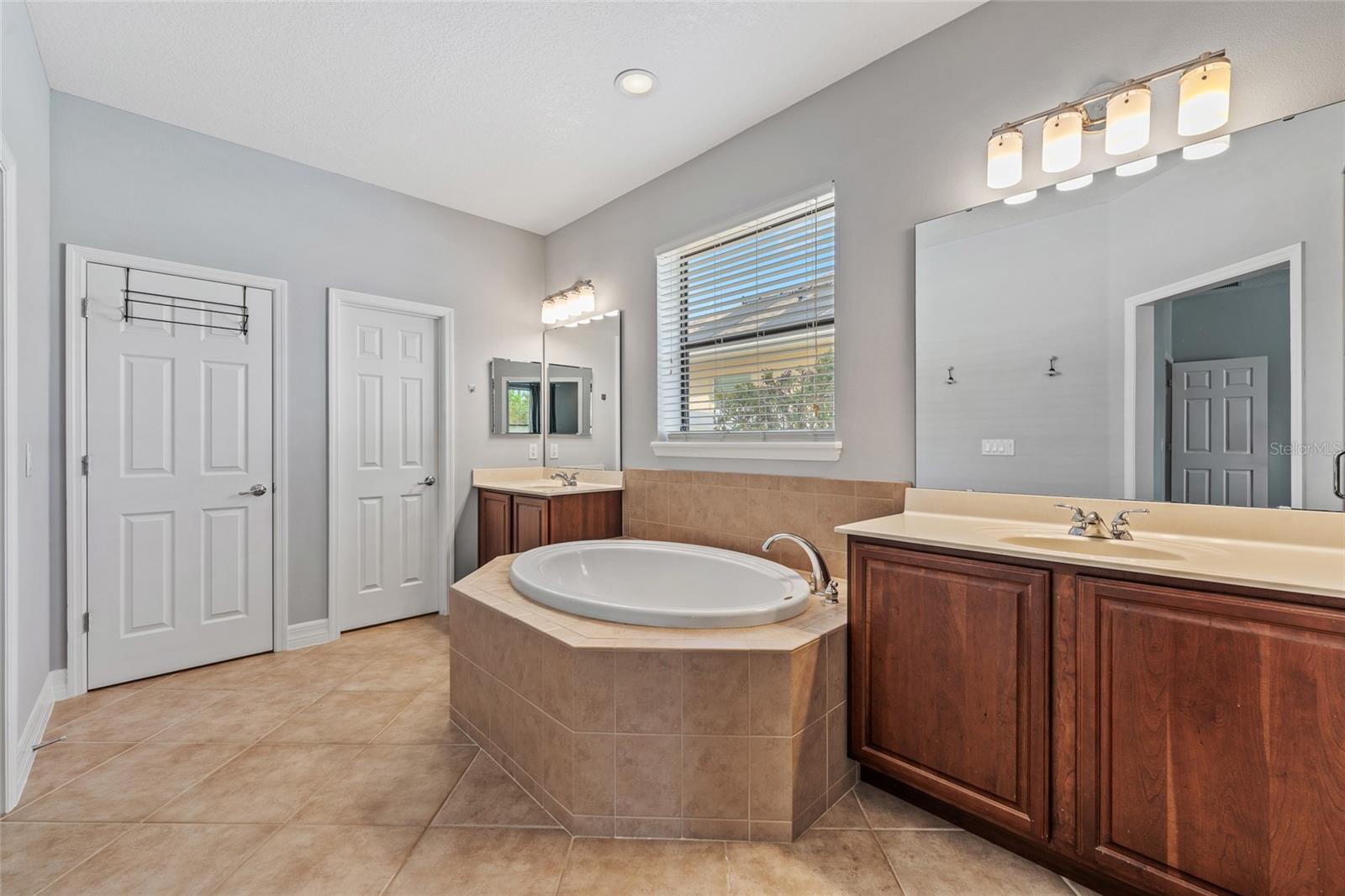 LAKE ARNOLD RESERVE - Residential