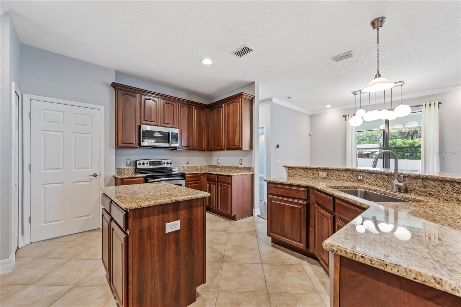 LAKE ARNOLD RESERVE - Residential