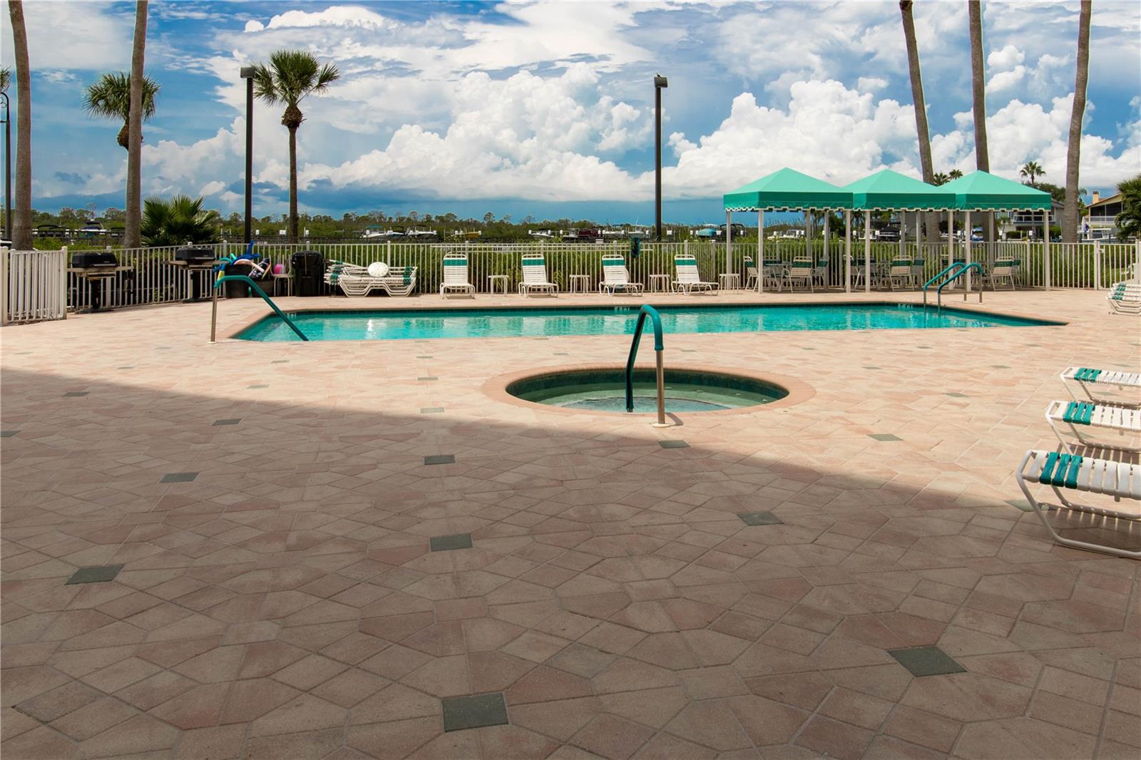 SEAVIEW PLACE - Residential