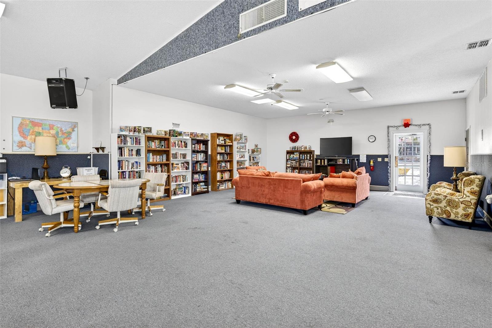 HAMPTON COURT UNREC - Residential