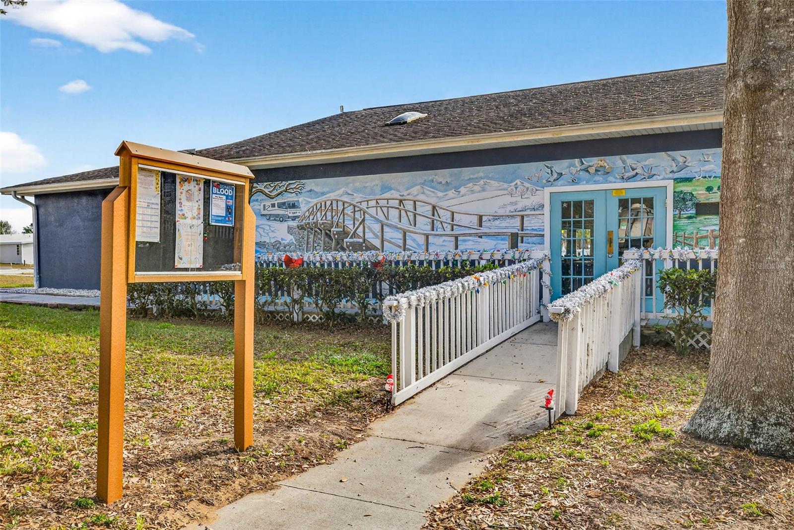 HAMPTON COURT UNREC - Residential