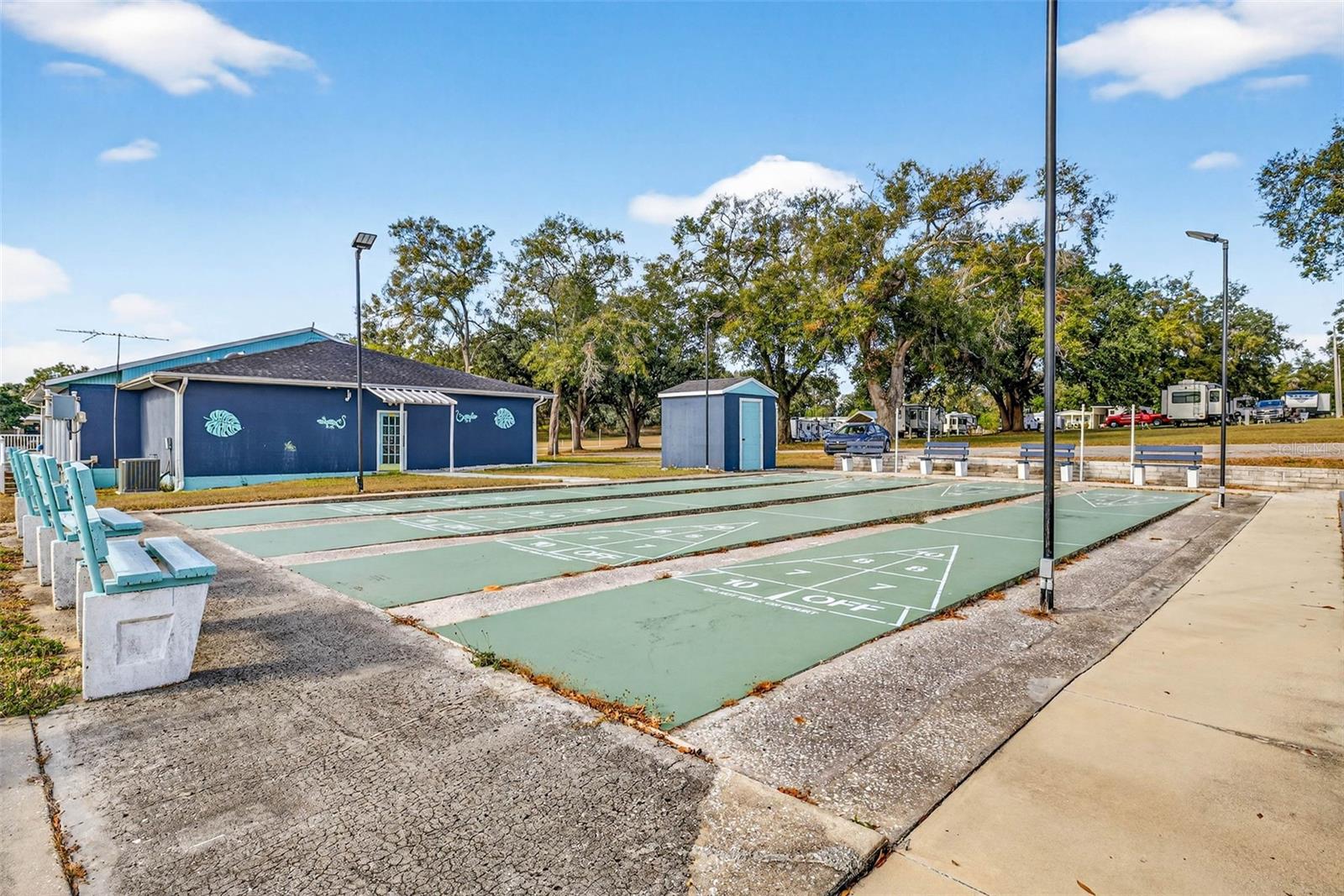 HAMPTON COURT UNREC - Residential