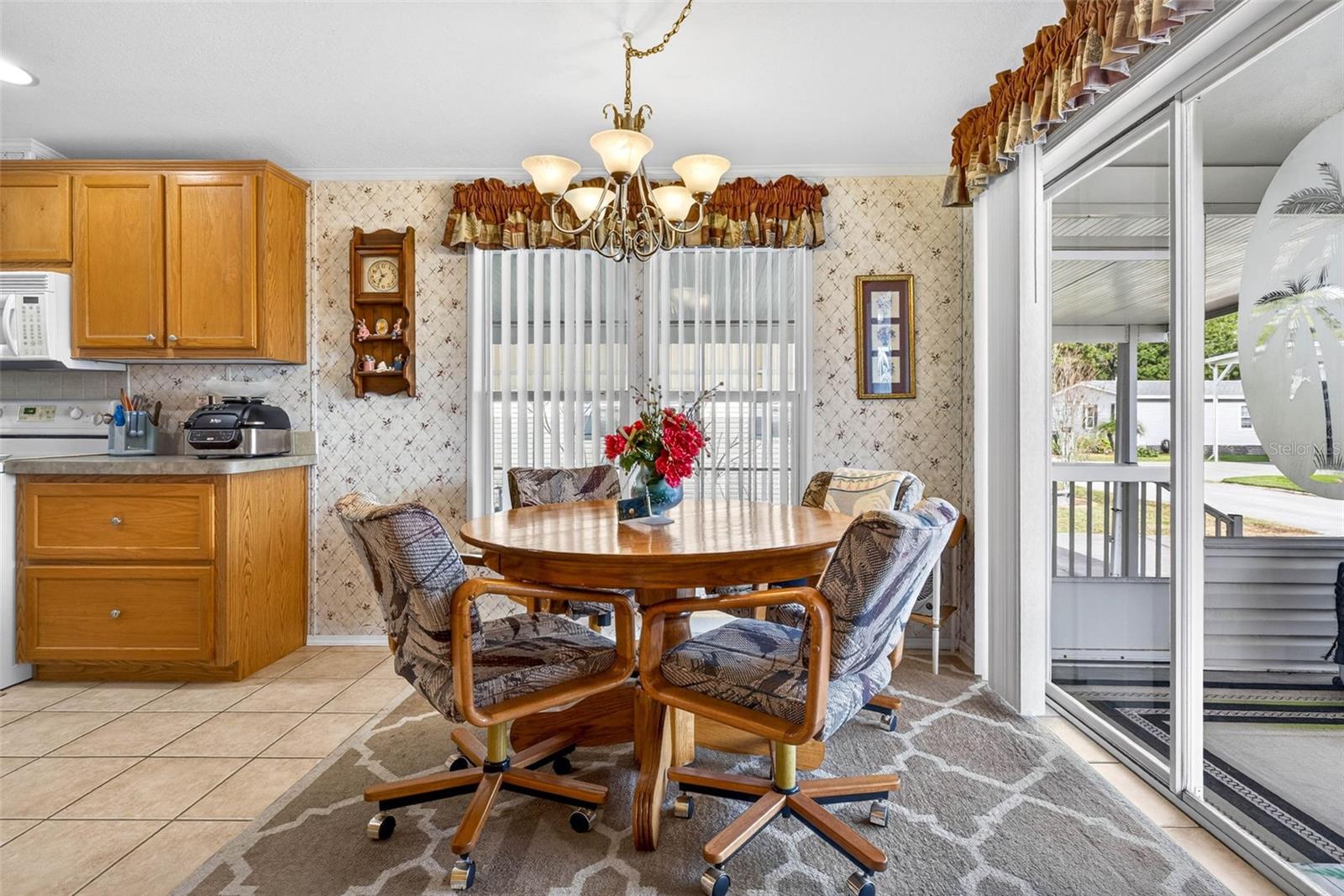 HAMPTON COURT UNREC - Residential