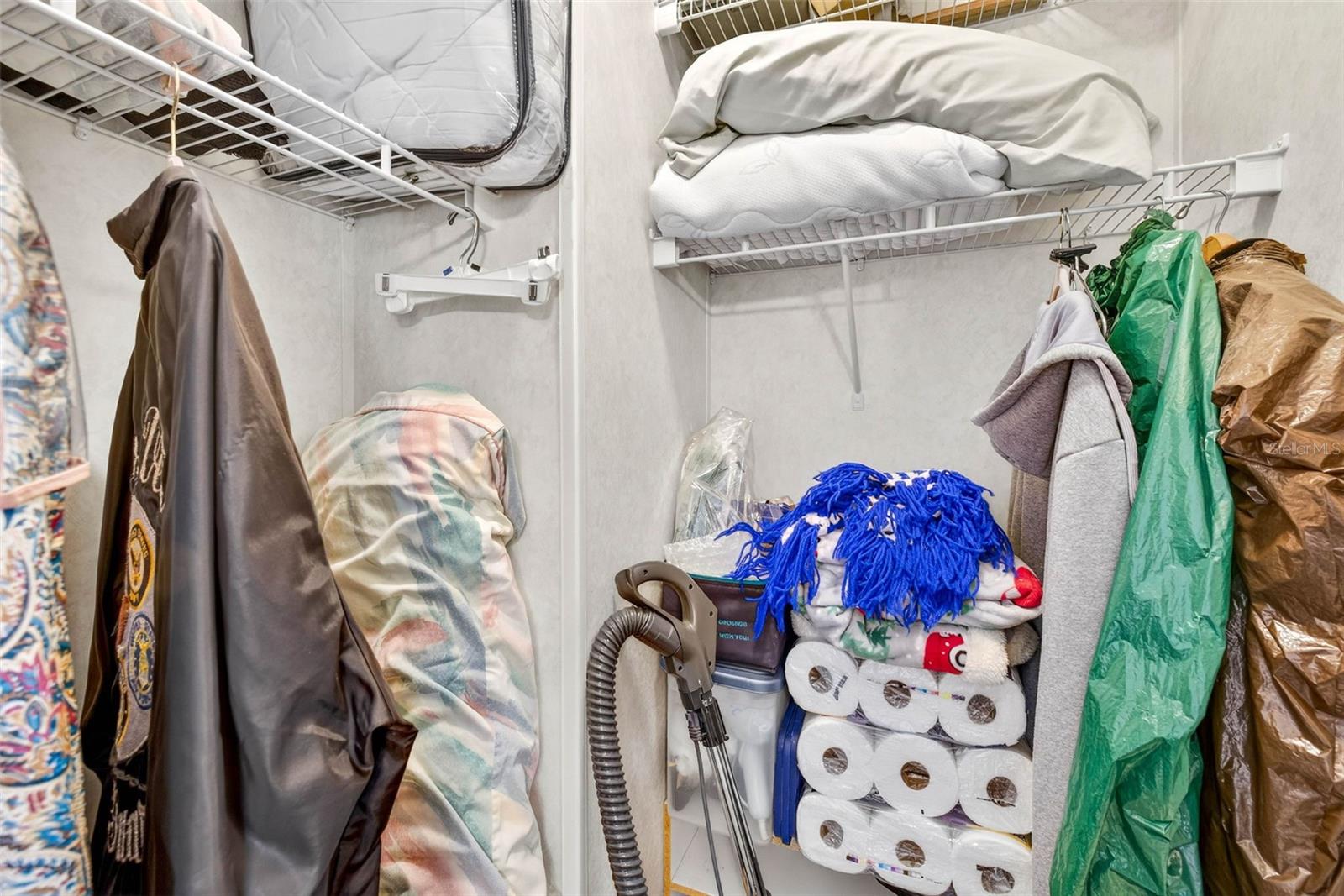 HAMPTON COURT UNREC - Residential