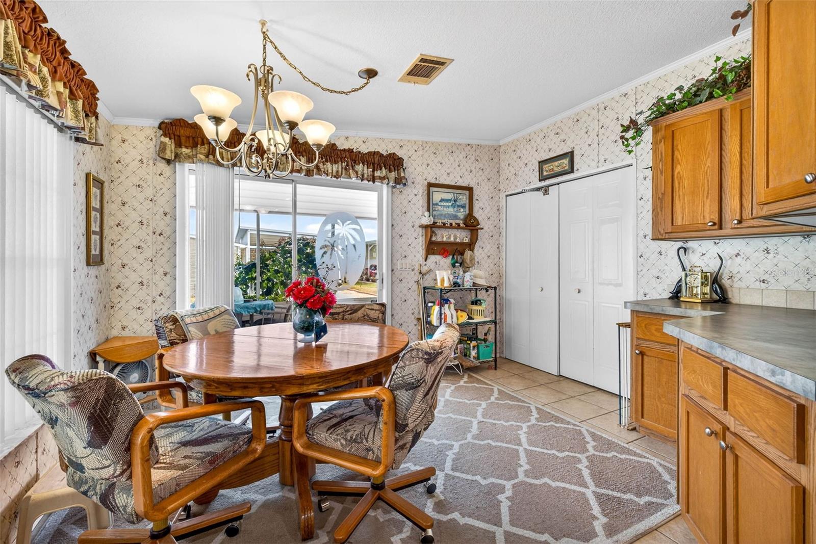 HAMPTON COURT UNREC - Residential