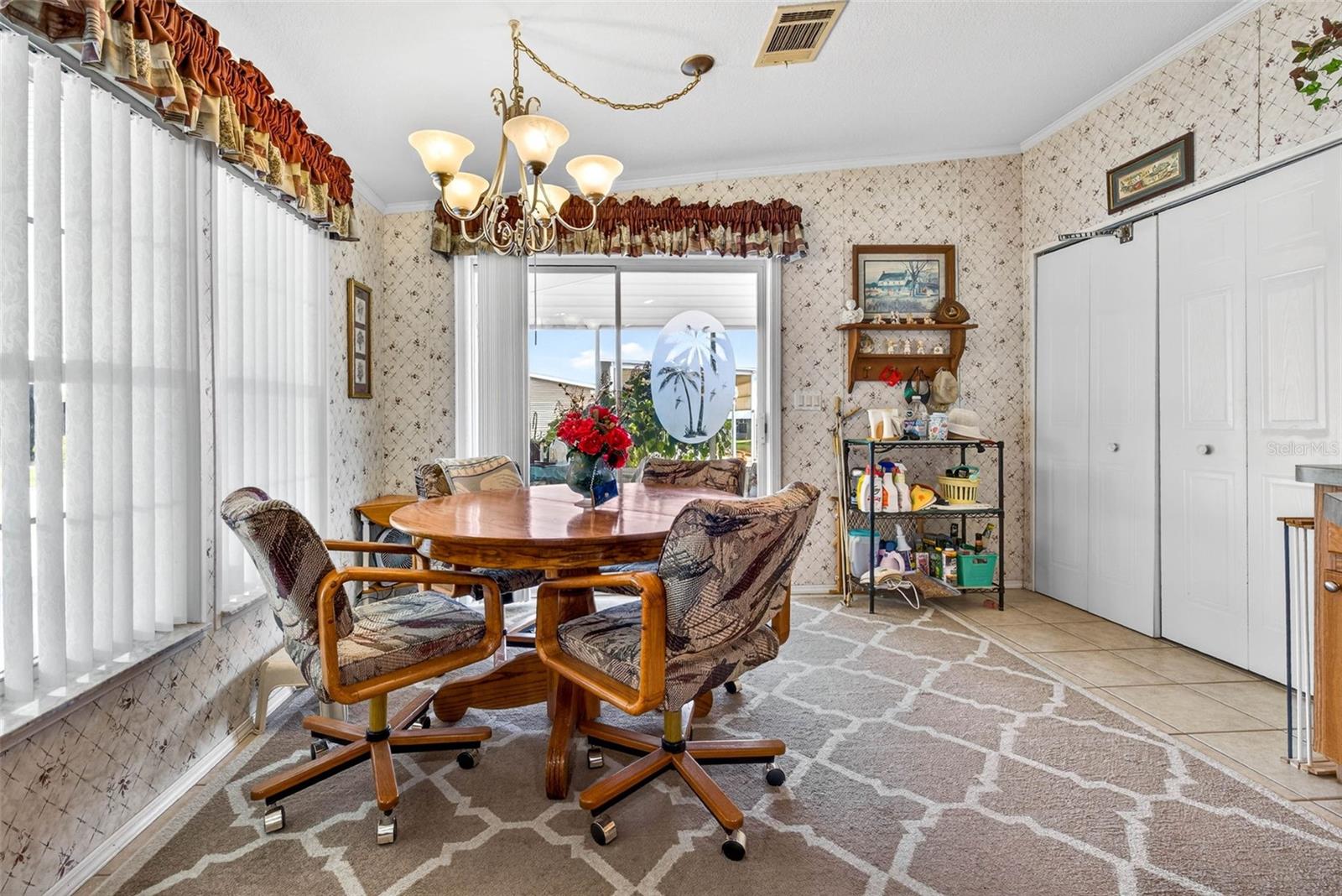 HAMPTON COURT UNREC - Residential