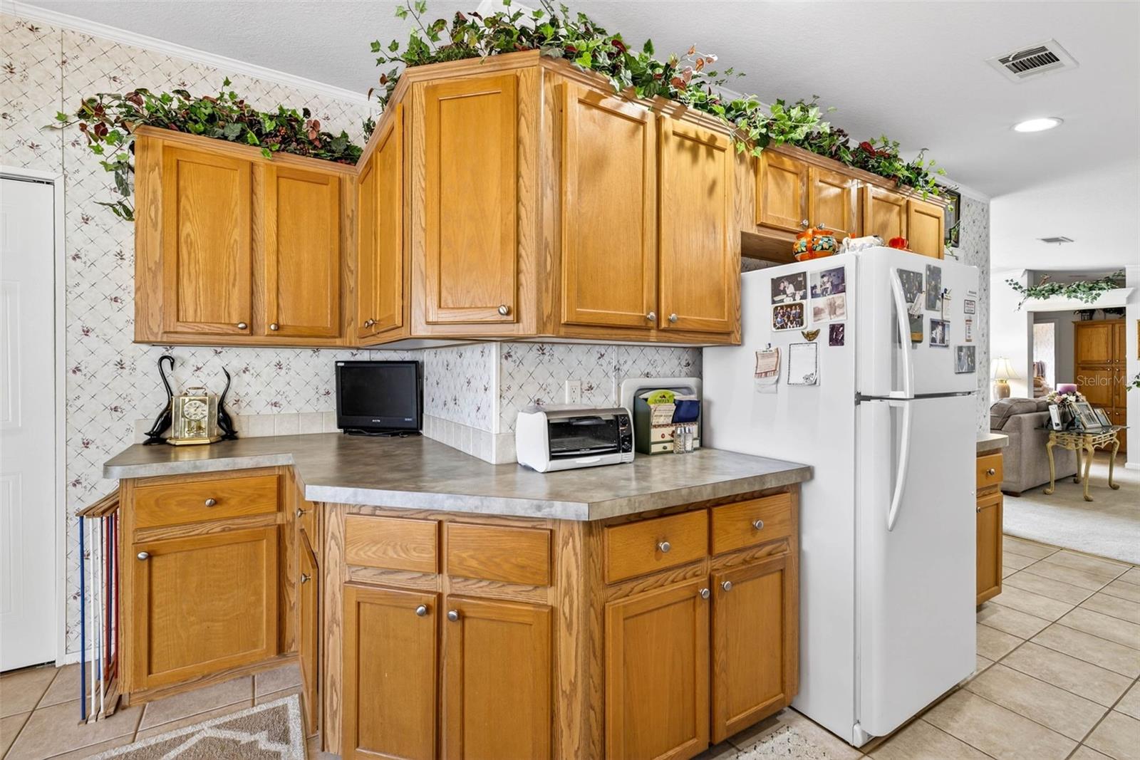 HAMPTON COURT UNREC - Residential