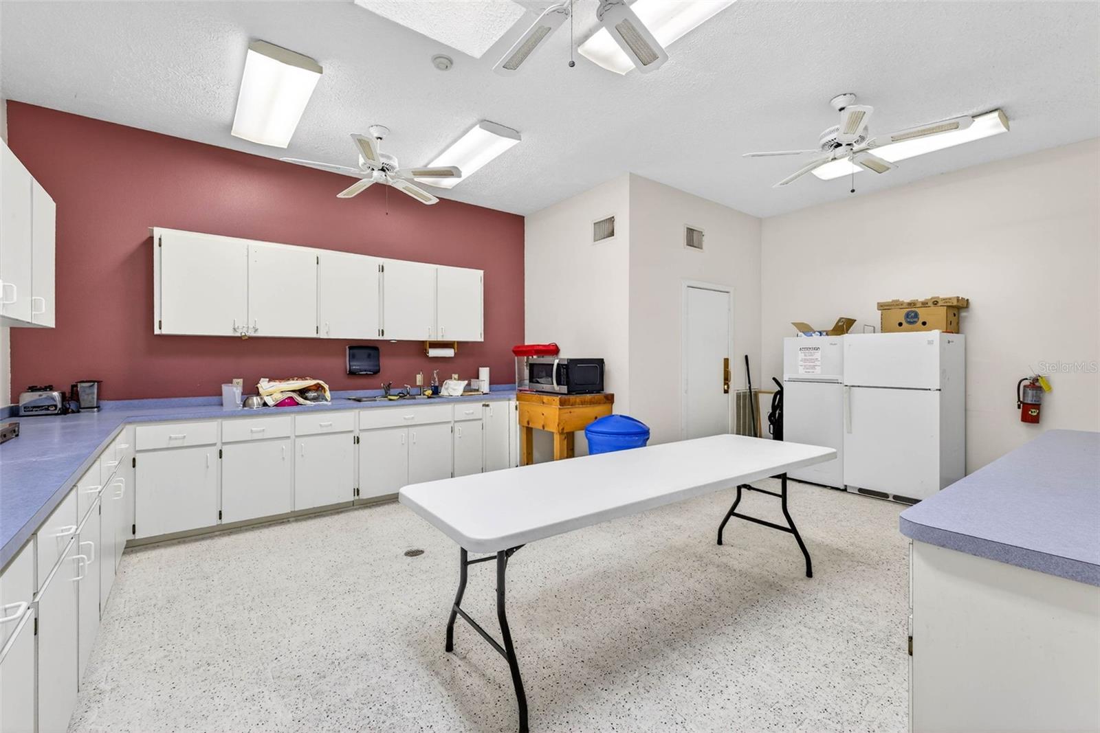 HAMPTON COURT UNREC - Residential