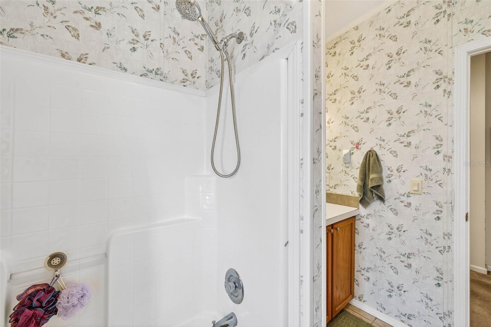 HAMPTON COURT UNREC - Residential