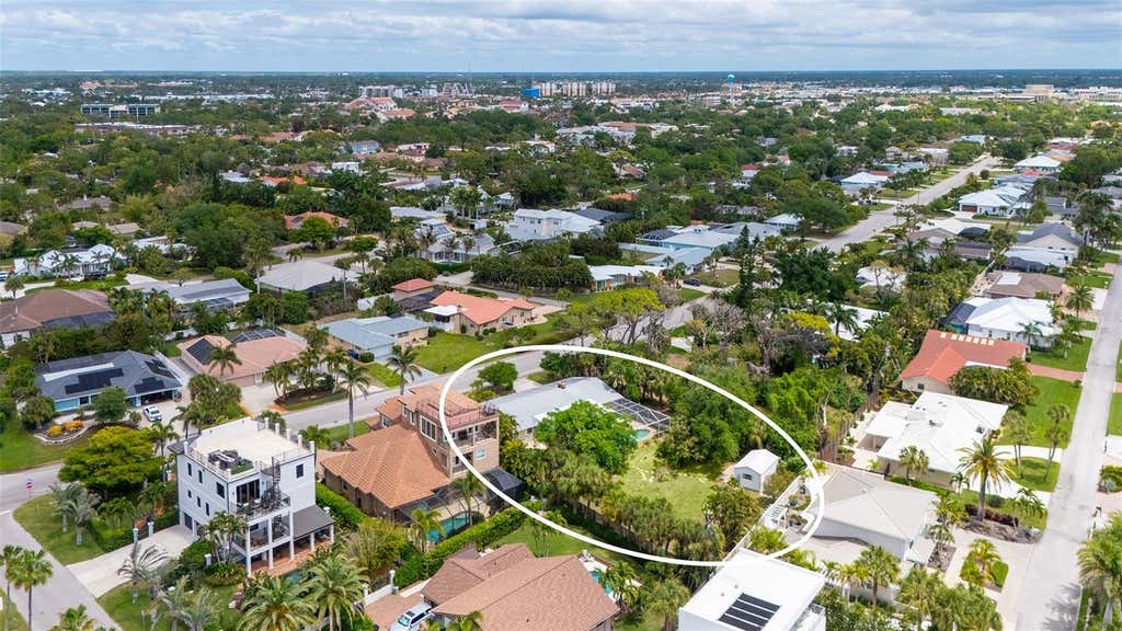 Photo of 621 Alhambra Road, Venice, FL 34285 (MLS # A4696116)