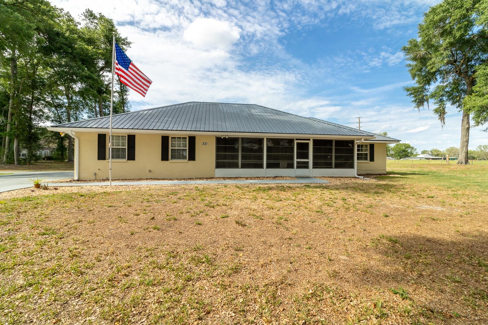 300 SW BRIGHTON COURT