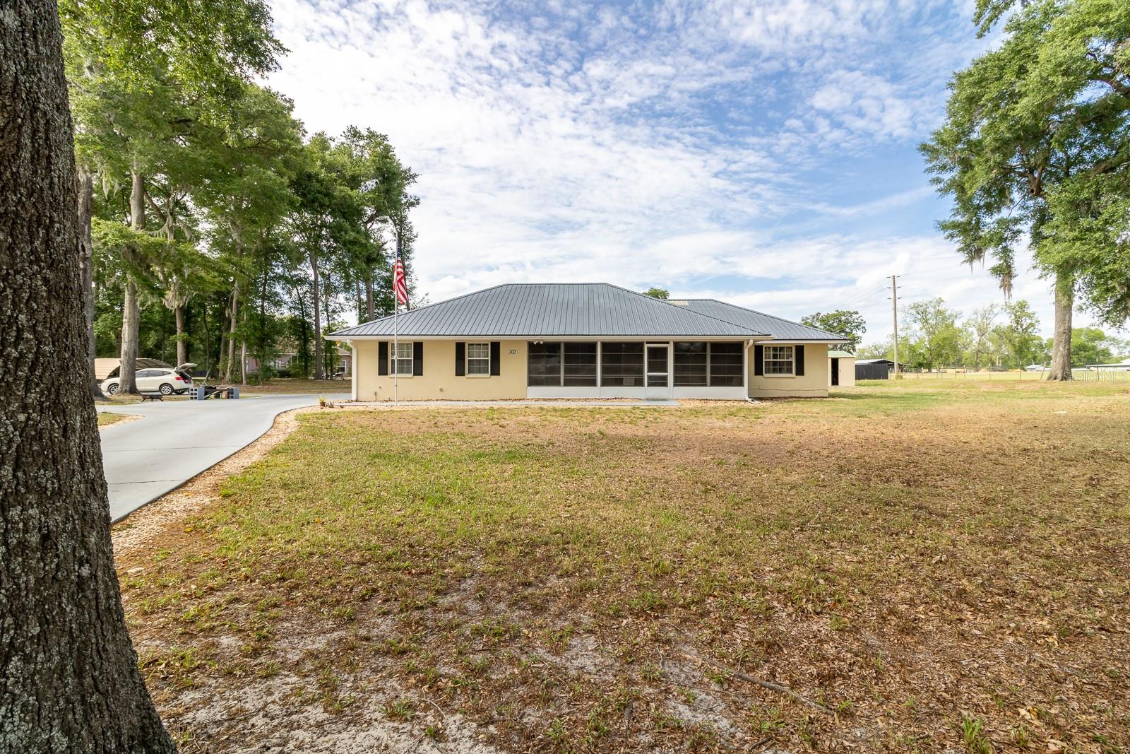 300 SW BRIGHTON COURT