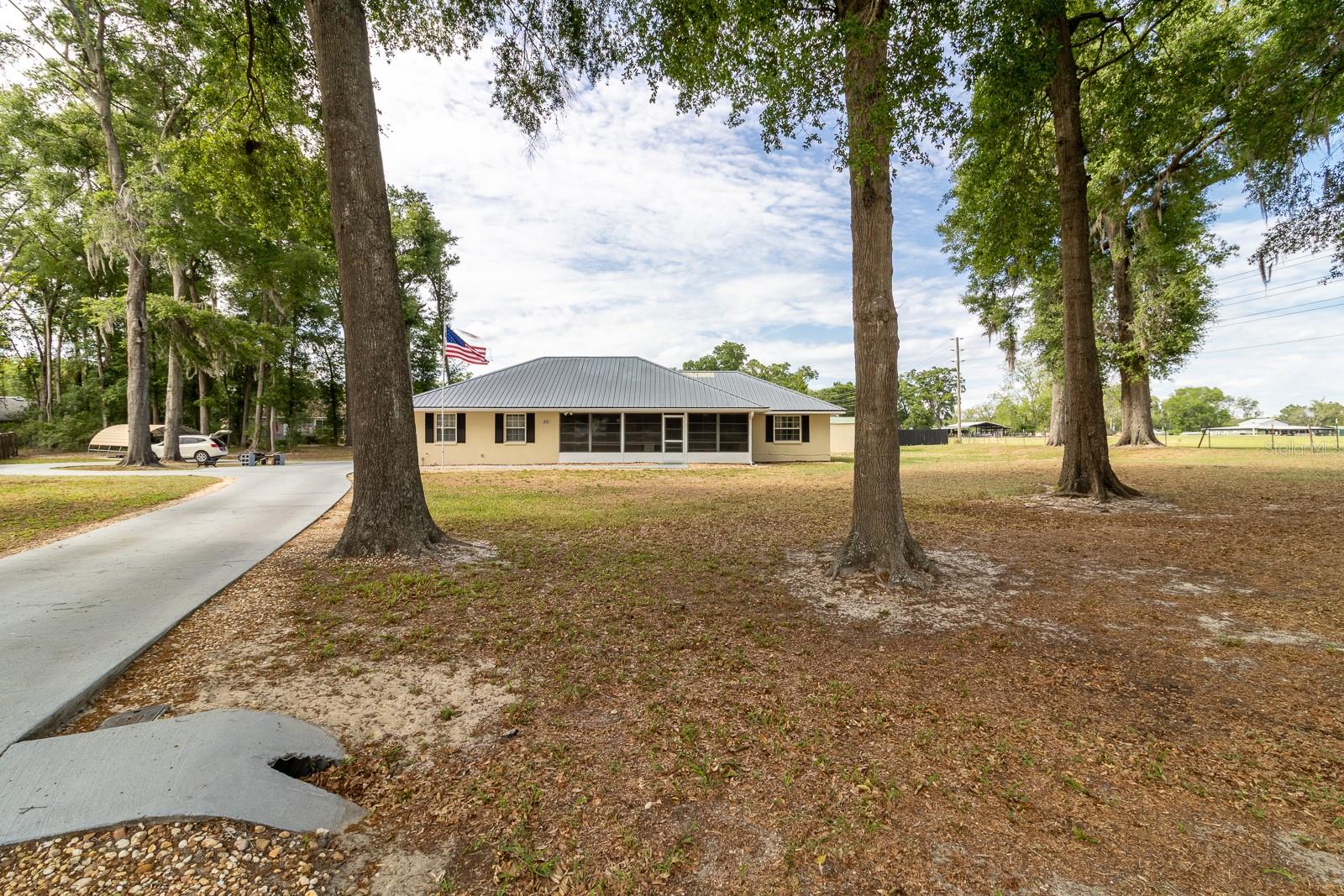300 SW BRIGHTON COURT