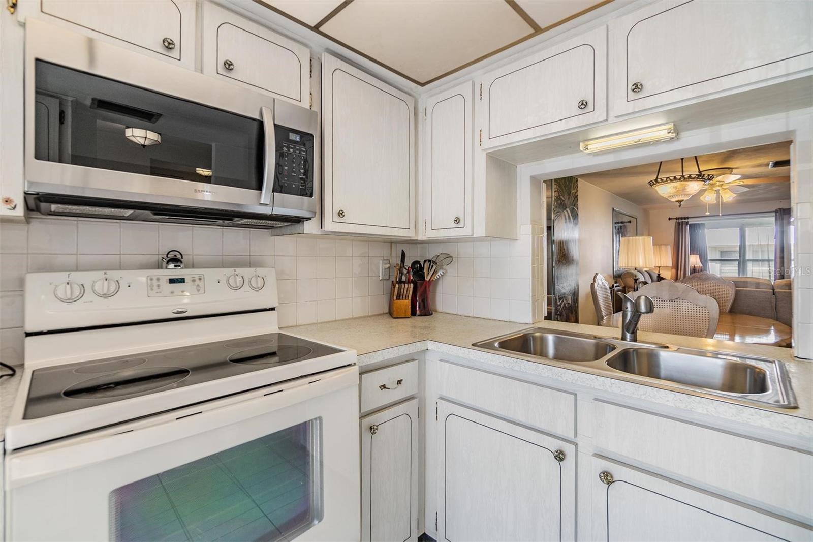 GARDENS OF BEACON SQUARE CONDO - Residential