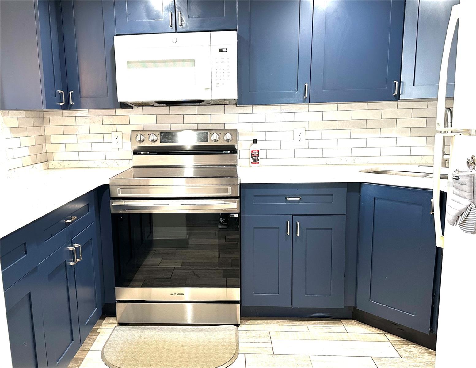 HARBOR BLUFFS WATERFRONT CONDO - Residential Lease