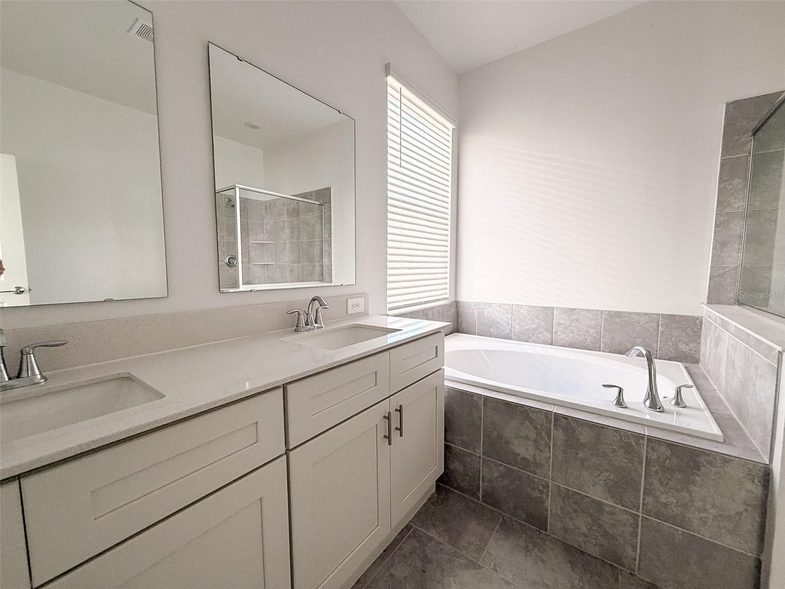 RHETTS RDG - Residential Lease