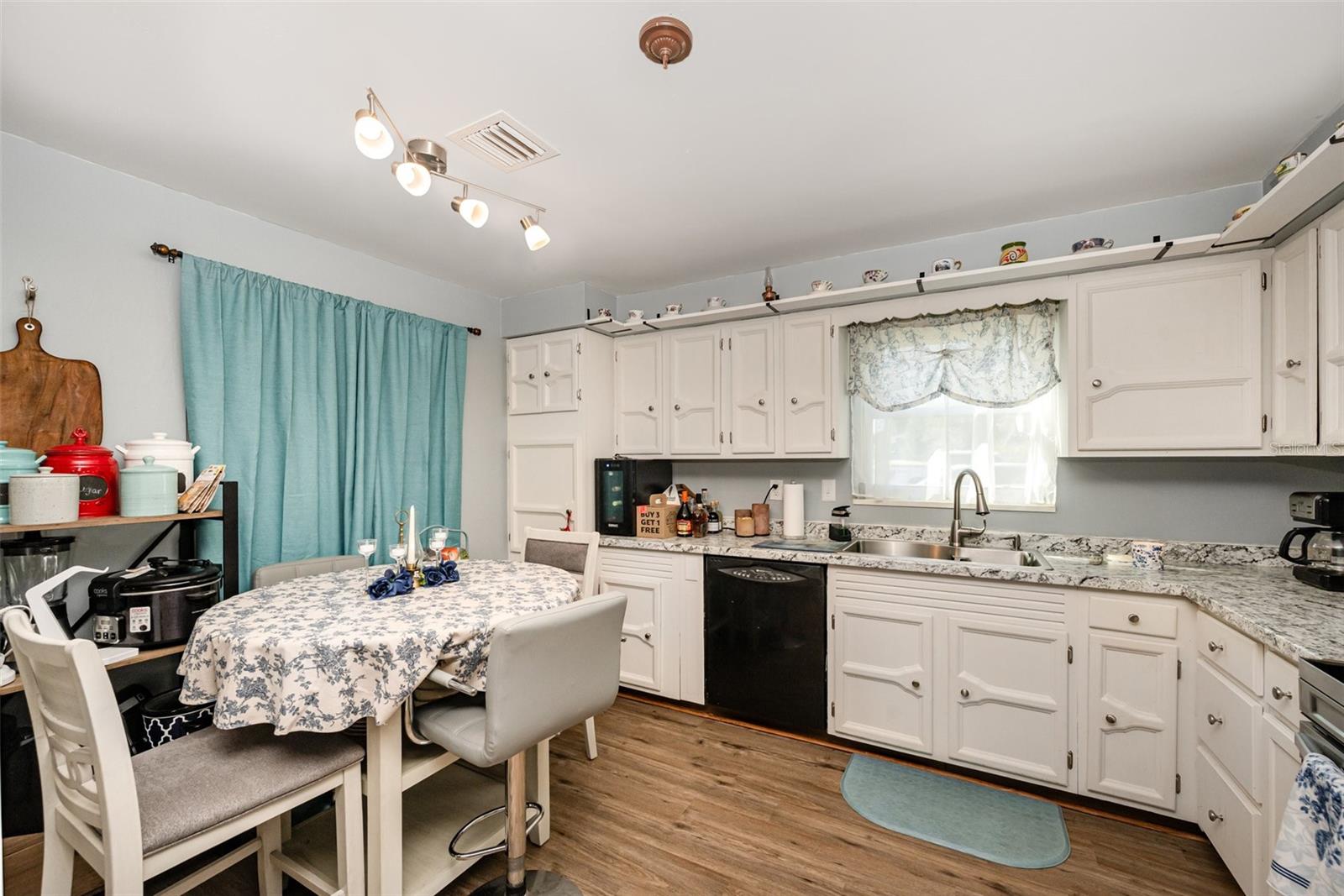 PINE CREST - Residential