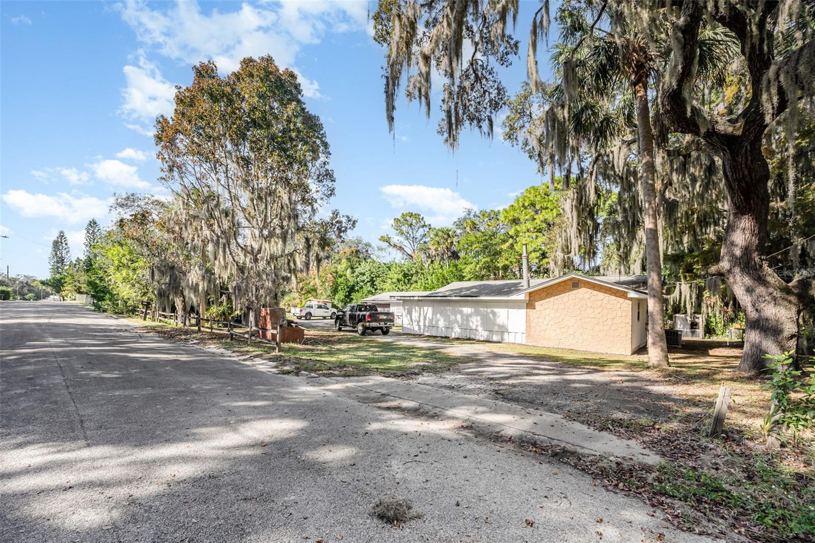 PINE CREST - Residential