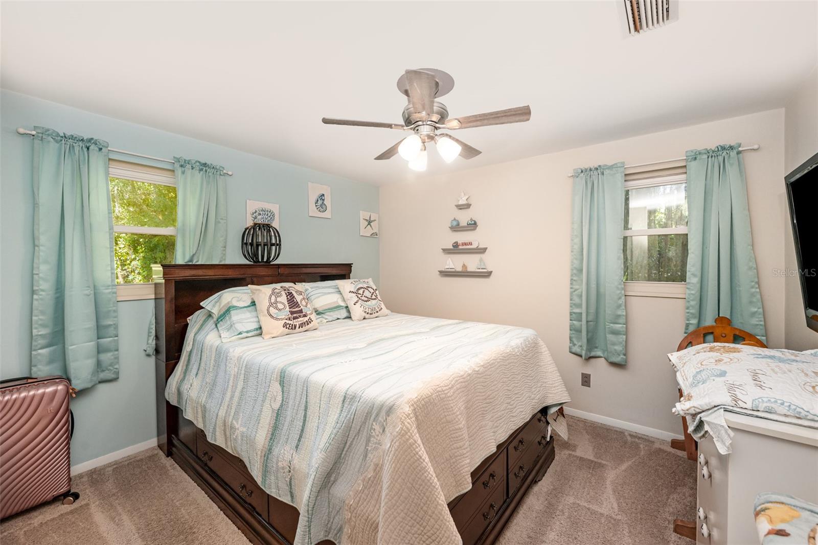 PINE CREST - Residential