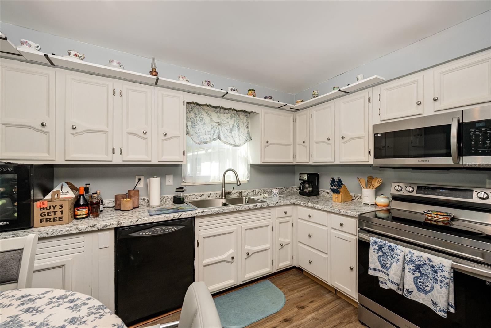 PINE CREST - Residential