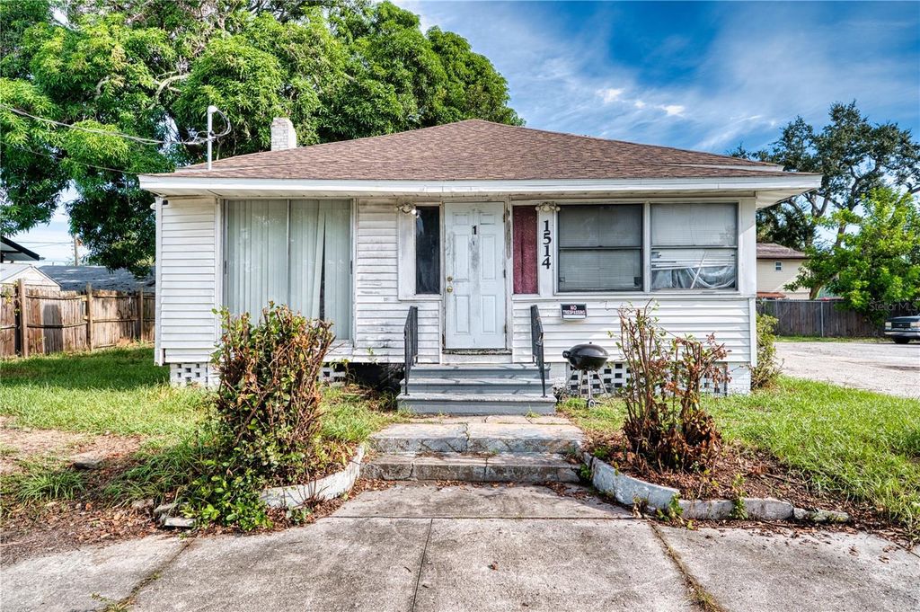 Photo of 1514 12th Avenue W, Bradenton, FL 34205 (MLS # A4664368)