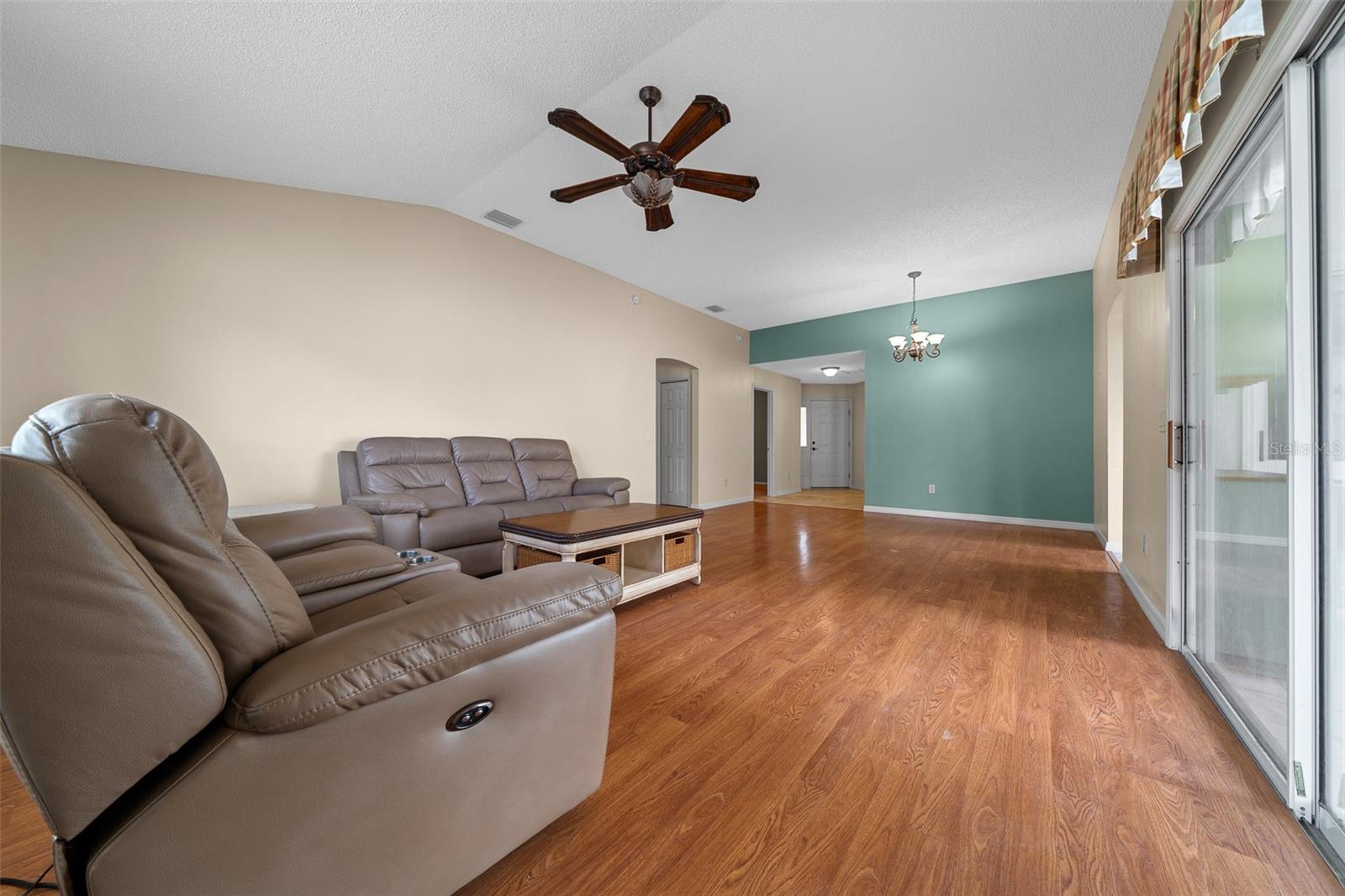 882 TANGLEWOOD PLACE