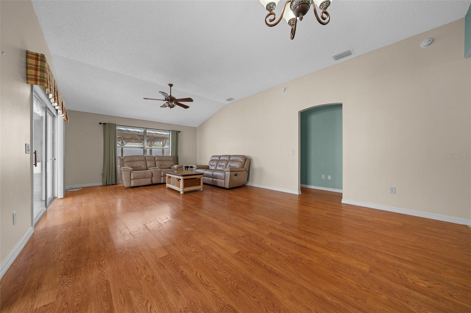 882 TANGLEWOOD PLACE
