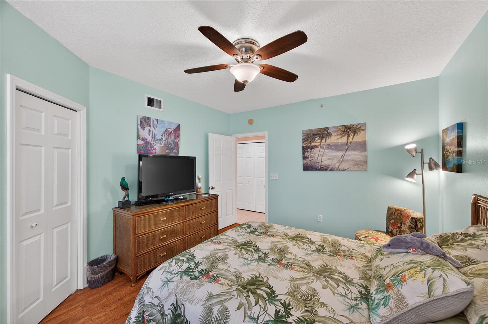 COUNTRY CLUB CONDO AT EAST BAY - Residential