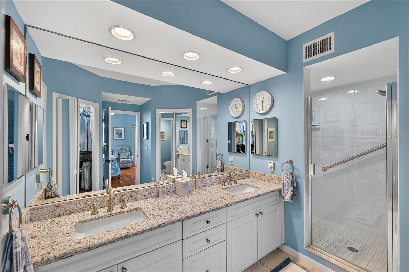 COUNTRY CLUB CONDO AT EAST BAY - Residential