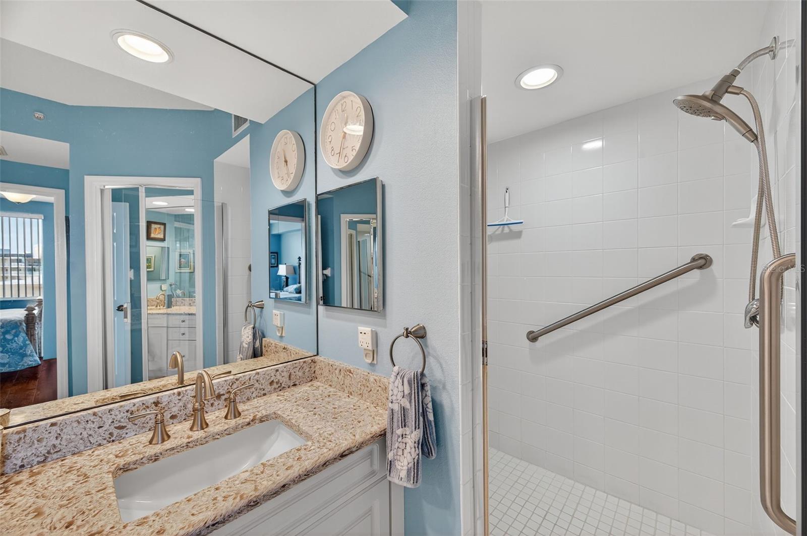 COUNTRY CLUB CONDO AT EAST BAY - Residential