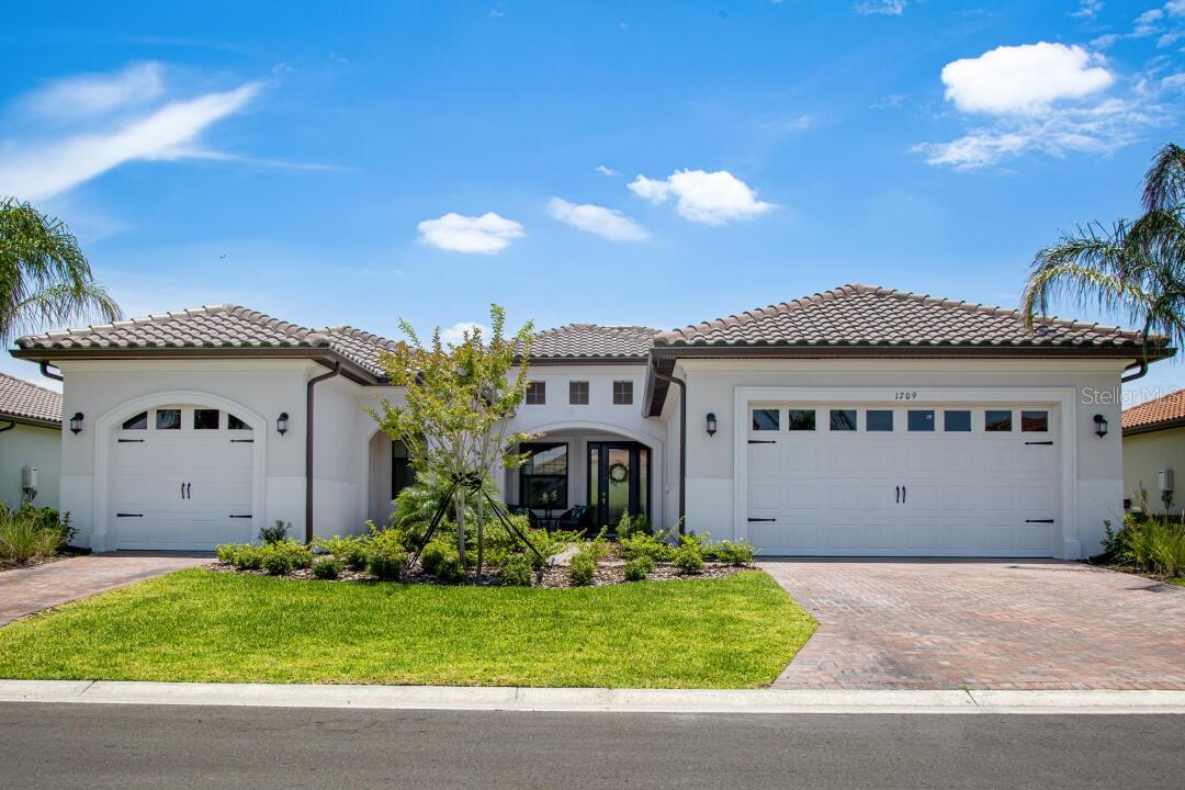 SANCTUARY COVE - Residential