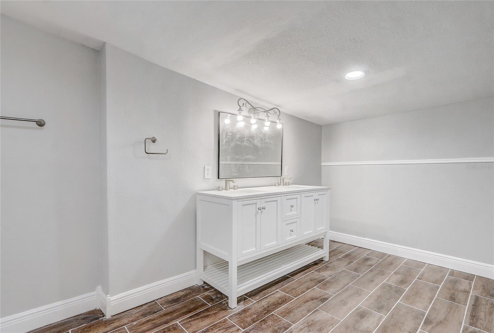 WYOMINA CREST - Residential Lease