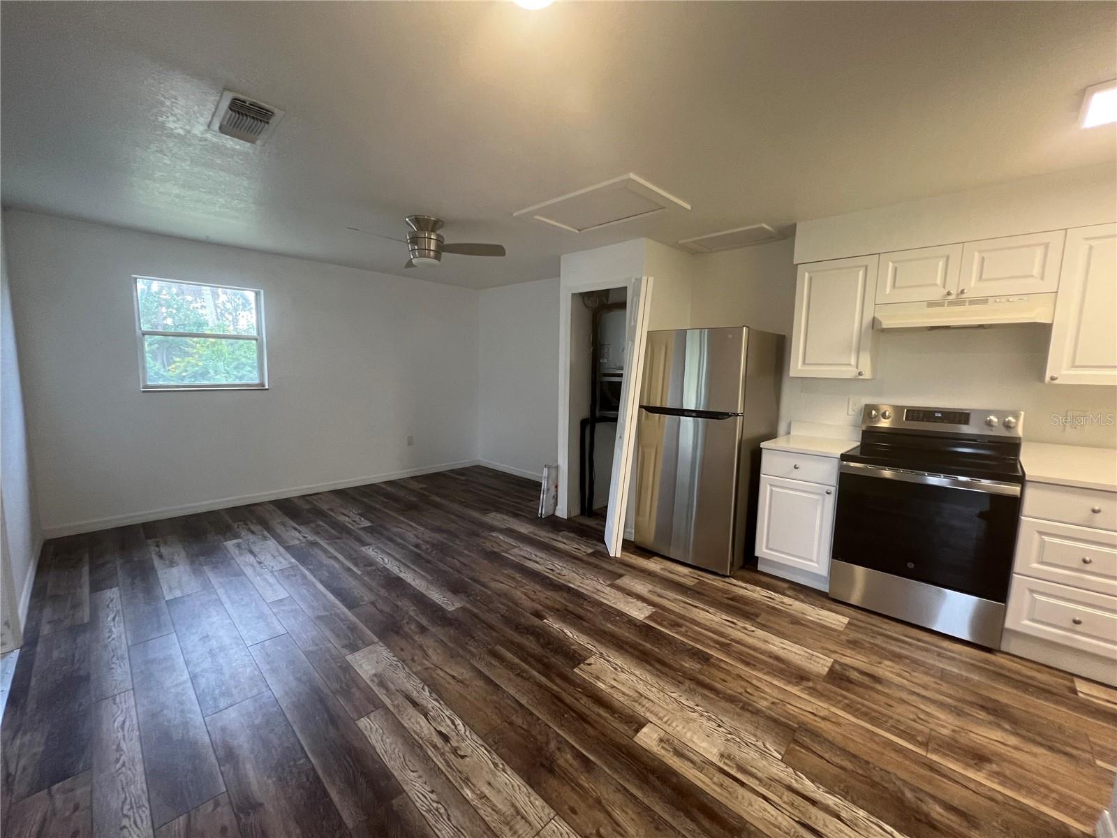 MYRTLE GARDENS - Residential Lease