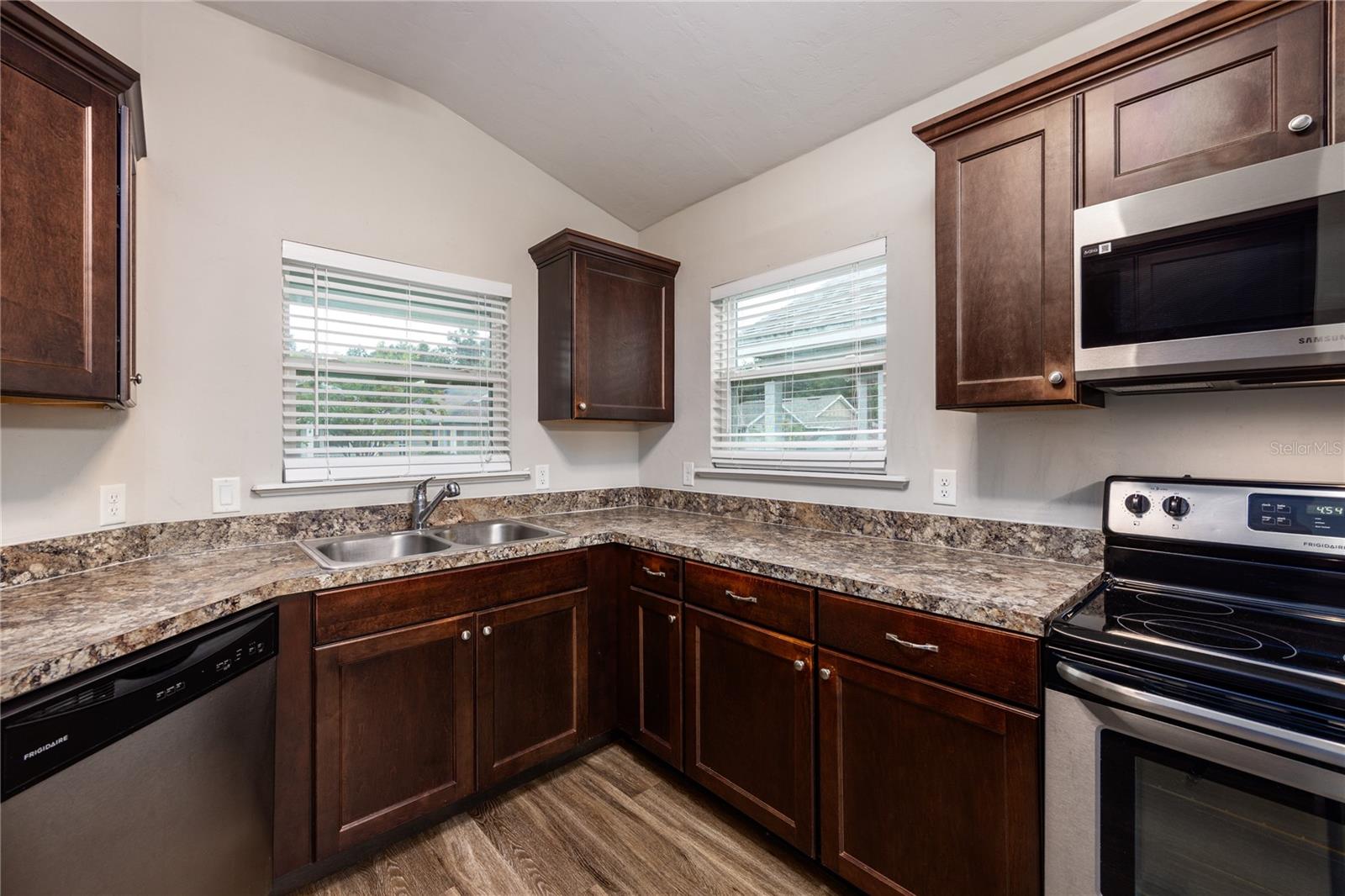 OAK VIEW VILLAGE - Residential