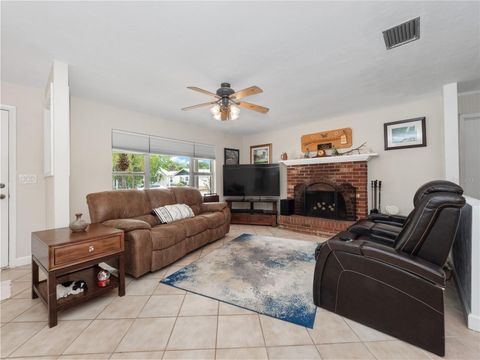 Single Family Residence in DAYTONA BEACH FL 1324 MOLLIE ROAD 3.jpg