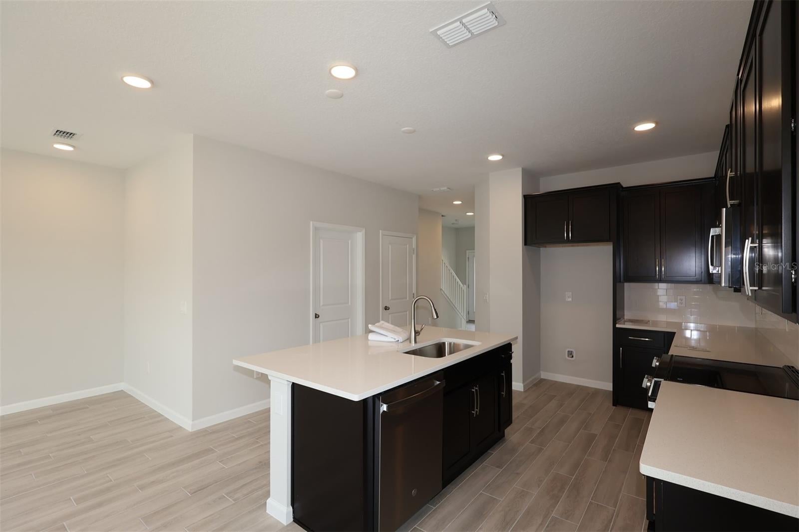 Casas a venda 3 - Jen Dantas 1354 MOUNT ROYAL DRIVE