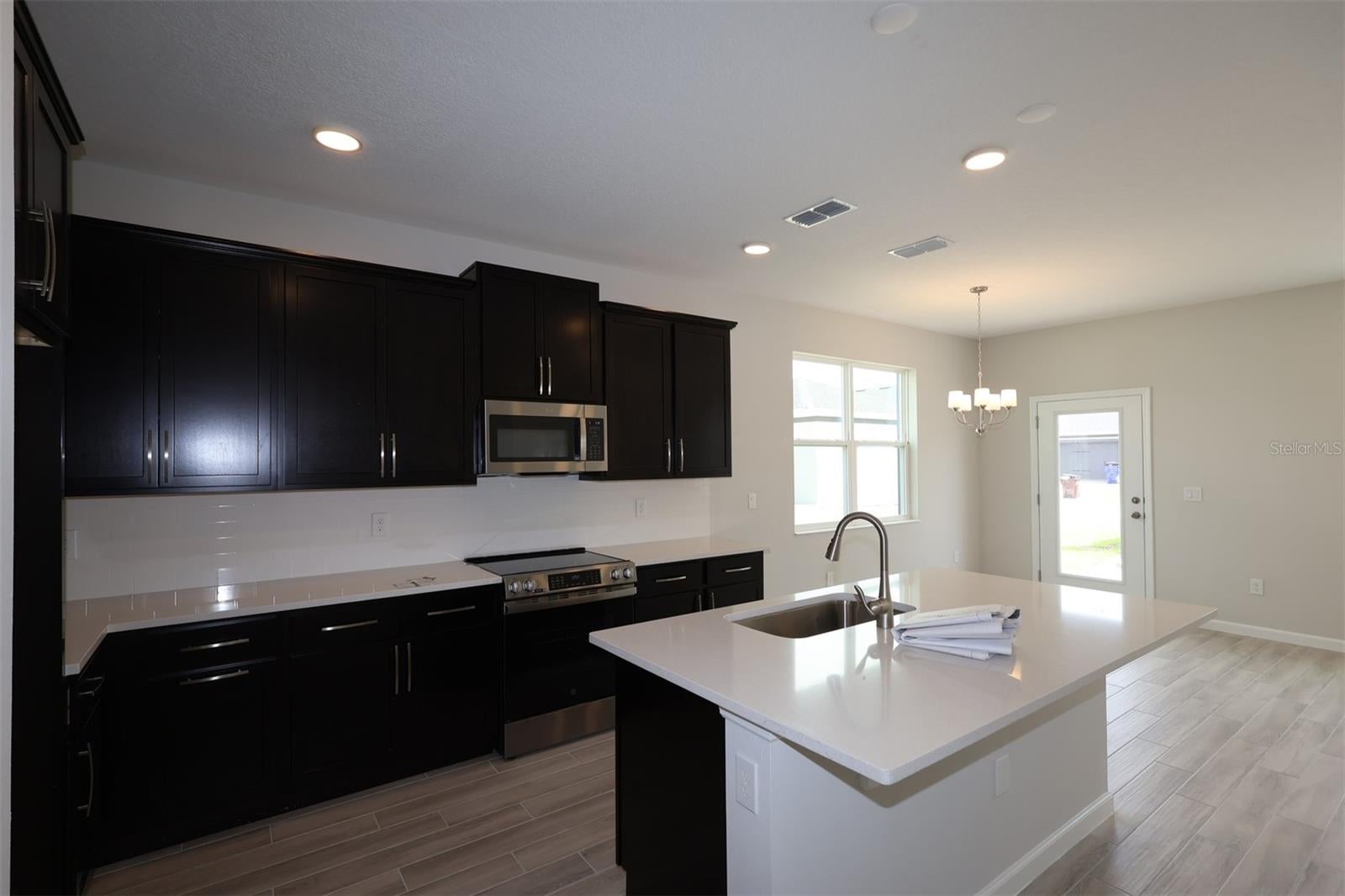 Casas a venda 2 - Jen Dantas 1354 MOUNT ROYAL DRIVE